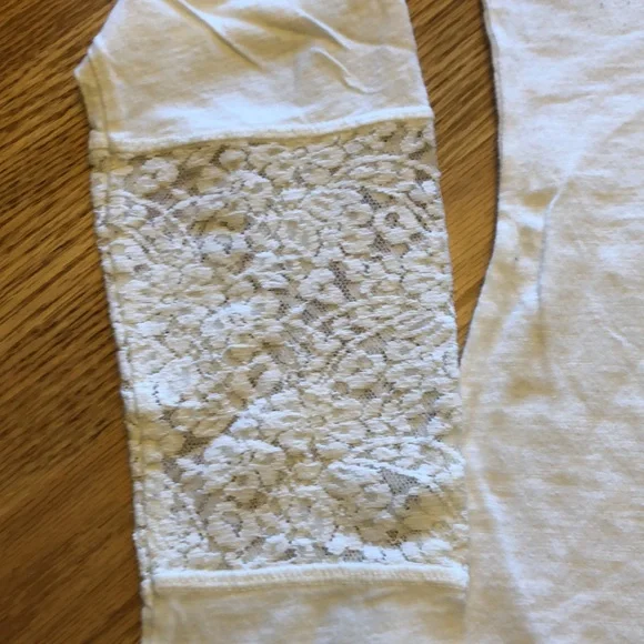 Maurices long sleeve tee with lace size medium - Picture 5 of 7